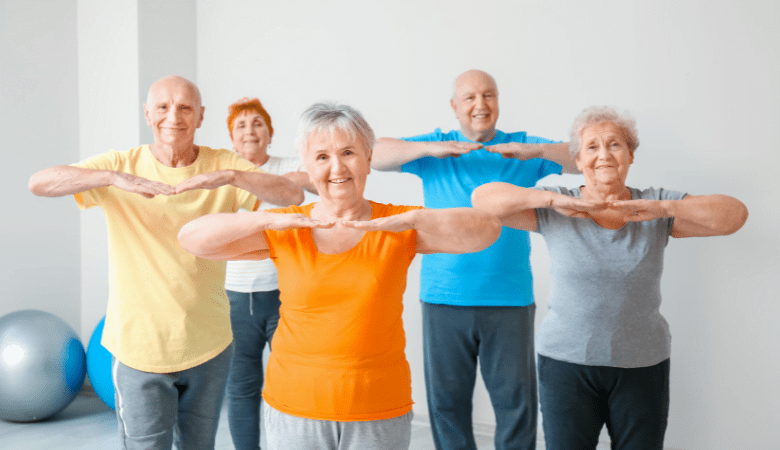 Personas haciendo gimnasia